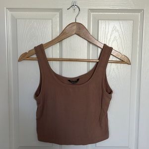 Beige tank top cropped